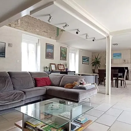 Casa vacanze Maison Avec Piscine Près Du Futuroscope Pour Neuf Dix Personnes