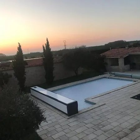 Maison Avec Piscine Près Du Futuroscope Pour Neuf Dix Personnes Casa vacanze *